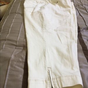 White denim crop pants